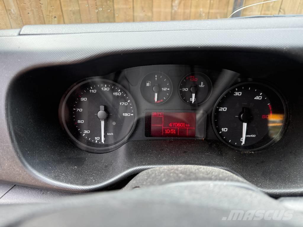 Iveco Daily Vieglais kravas automobilis/izkraušana no sāniem