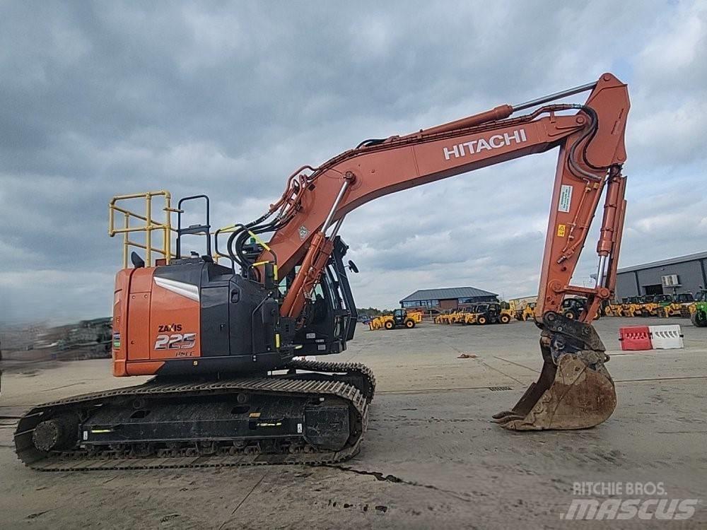 Hitachi ZX225USLC-7 Kāpurķēžu ekskavatori