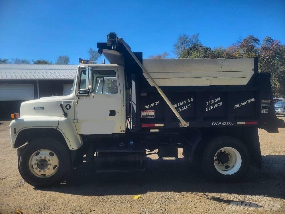 Ford L8000 Pašizgāzējs