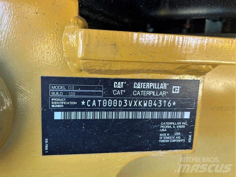 CAT D 3 Kāpurķēžu buldozeri