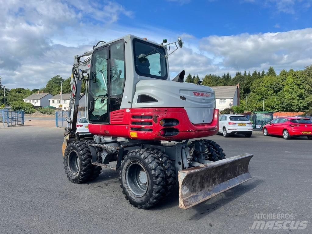 Takeuchi TB295W Ekskavatori uz riteņiem