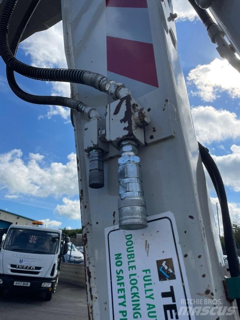 Takeuchi TB295W Ekskavatori uz riteņiem