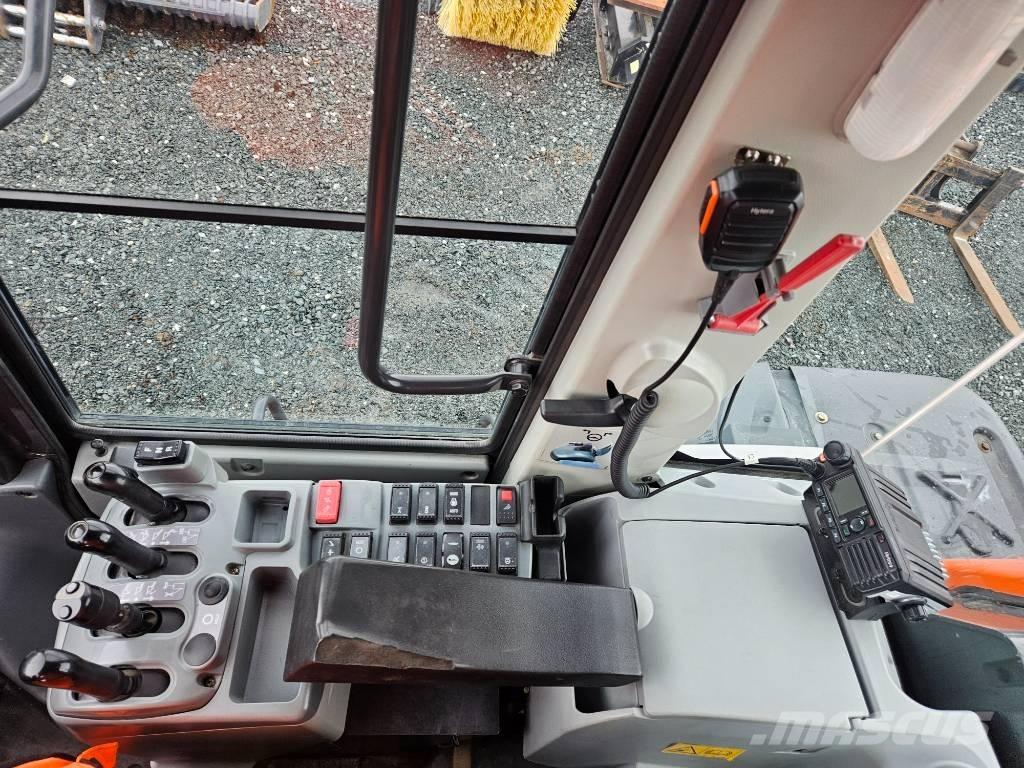Hitachi ZW 180-6 Iekrāvēji uz riteņiem
