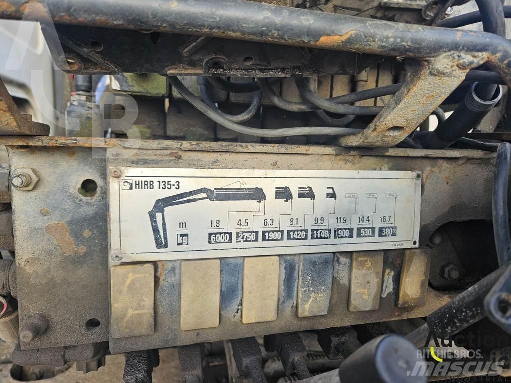 Volvo FE320 Treileri ar āķi