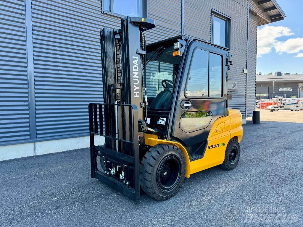 Hyundai 35DN-9V Tehnika ar dīzeļa dzinēju
