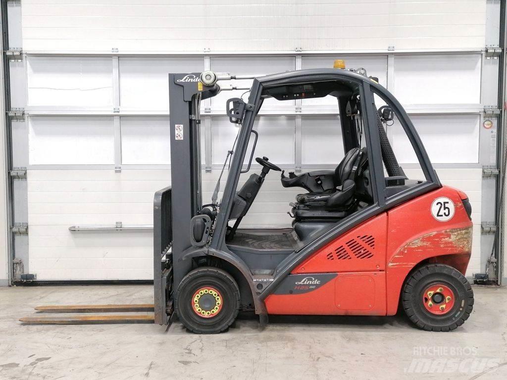 Linde H25D-02 Tehnika ar dīzeļa dzinēju