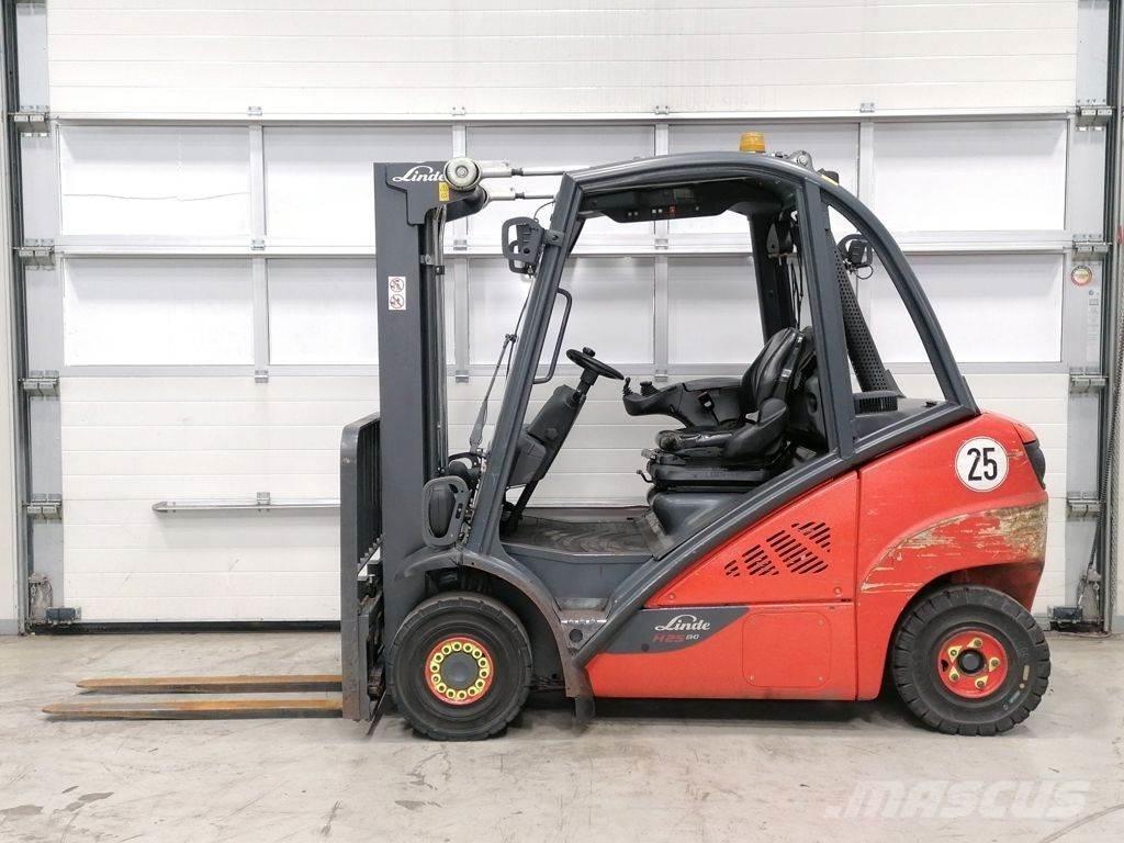 Linde H25D-02 Tehnika ar dīzeļa dzinēju