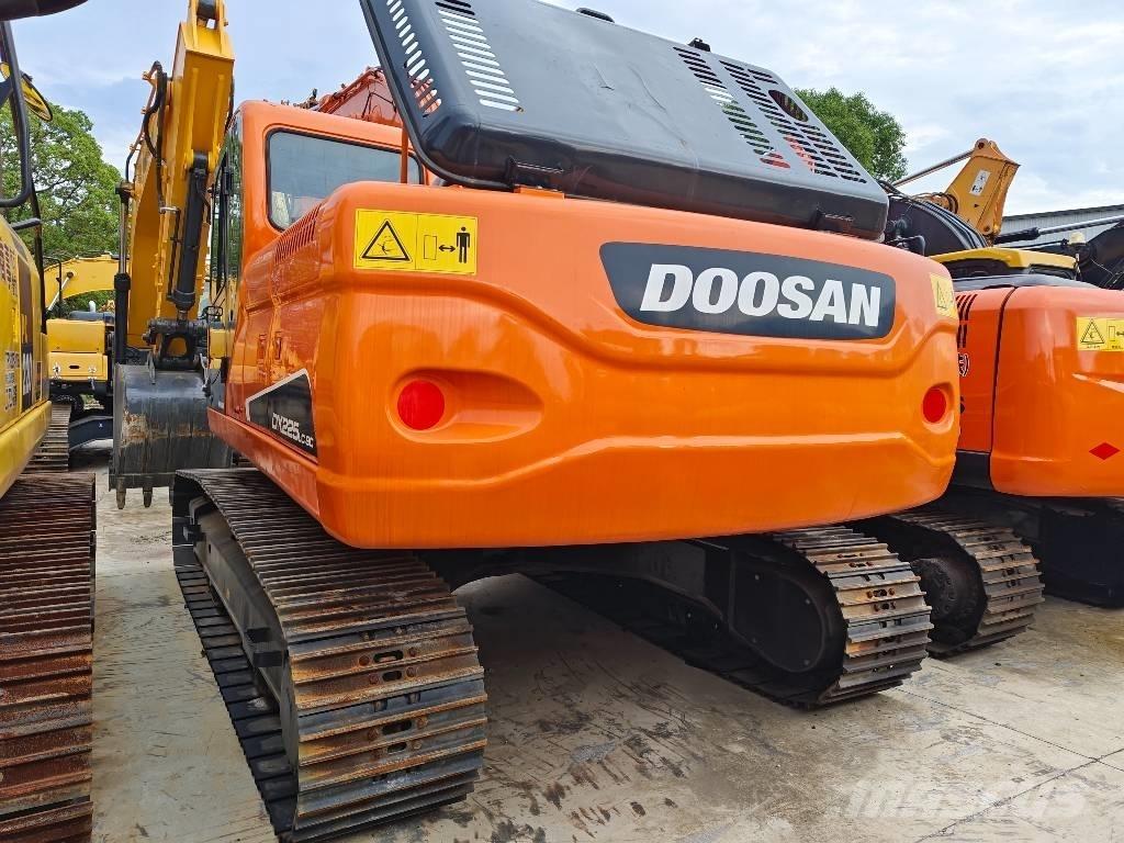 Doosan DX225LC-9C Kāpurķēžu ekskavatori
