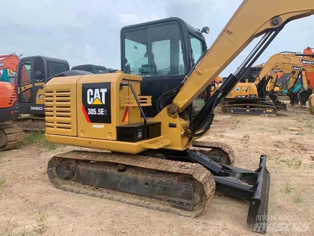 CAT  305.5 Kāpurķēžu ekskavatori