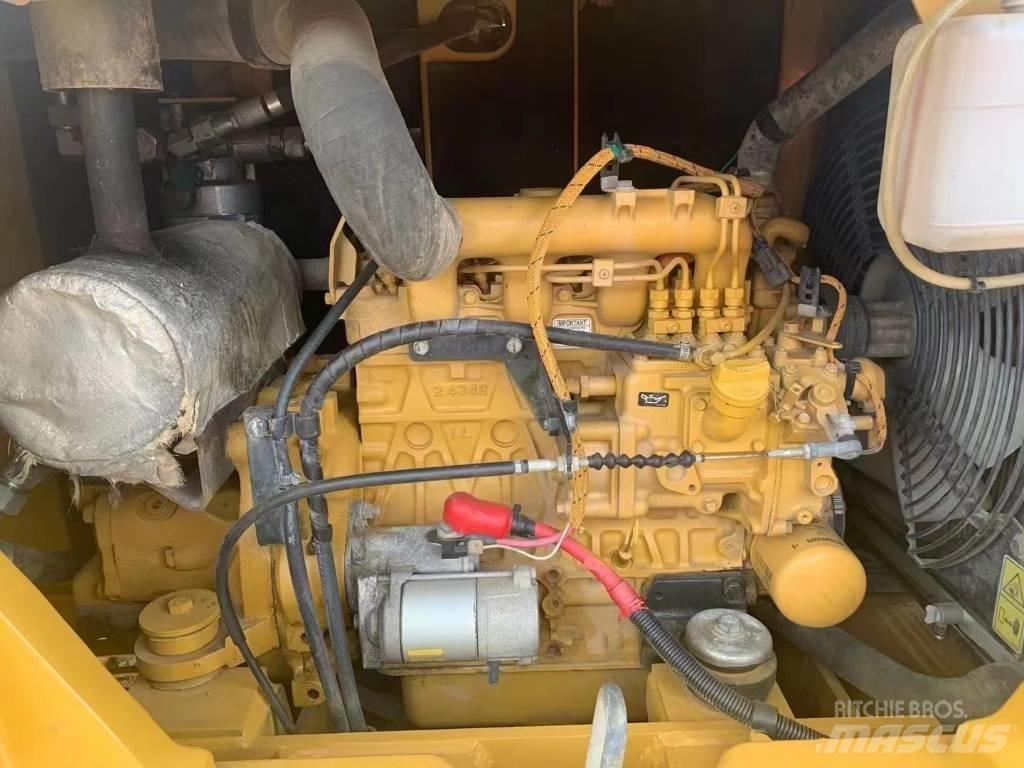 CAT  305.5 Kāpurķēžu ekskavatori