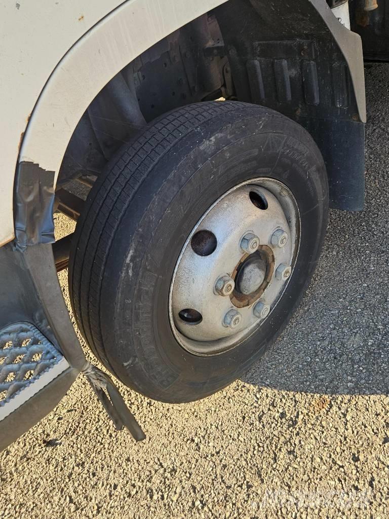 Jinwoo JW280 Pacēlāji uz automašīnas bāzes