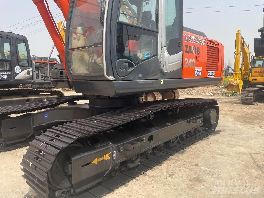 Hitachi ZX 240 Kāpurķēžu ekskavatori