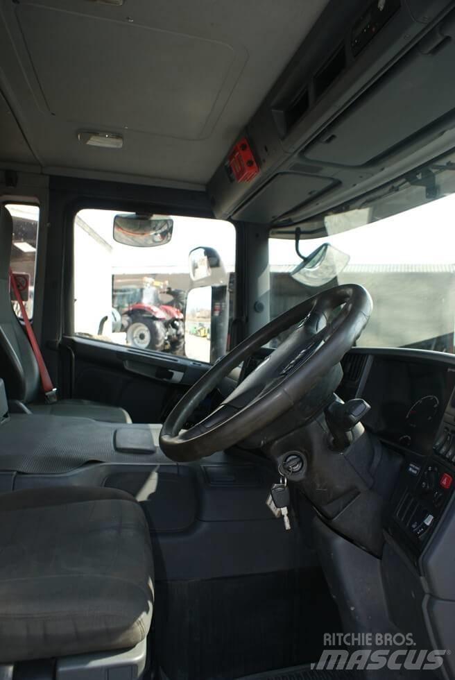 Scania P 360 CB Platformas/kravas mašīnas ar vinču