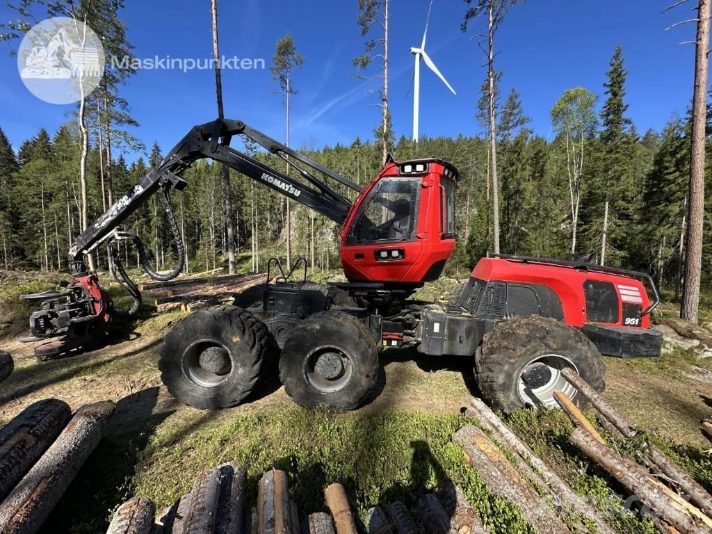 Komatsu 951 Harvesteri
