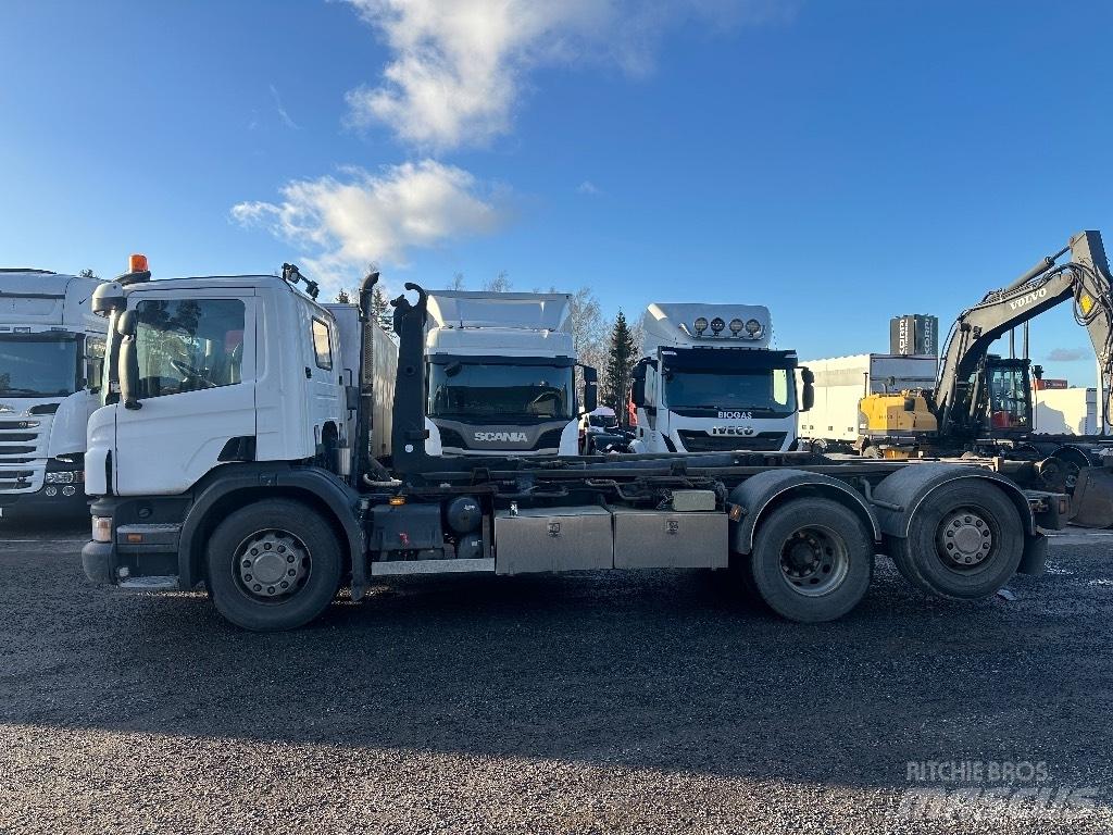 Scania P420 Treileri ar āķi