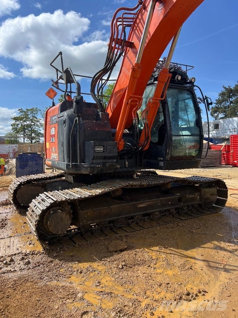 Hitachi ZX 225/6 Kāpurķēžu ekskavatori