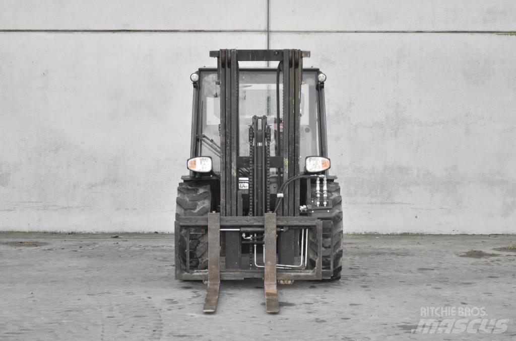 Manitou MC 30-4 Tehnika ar dīzeļa dzinēju