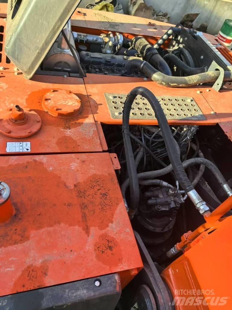 Hitachi ZX 240-3 Kāpurķēžu ekskavatori