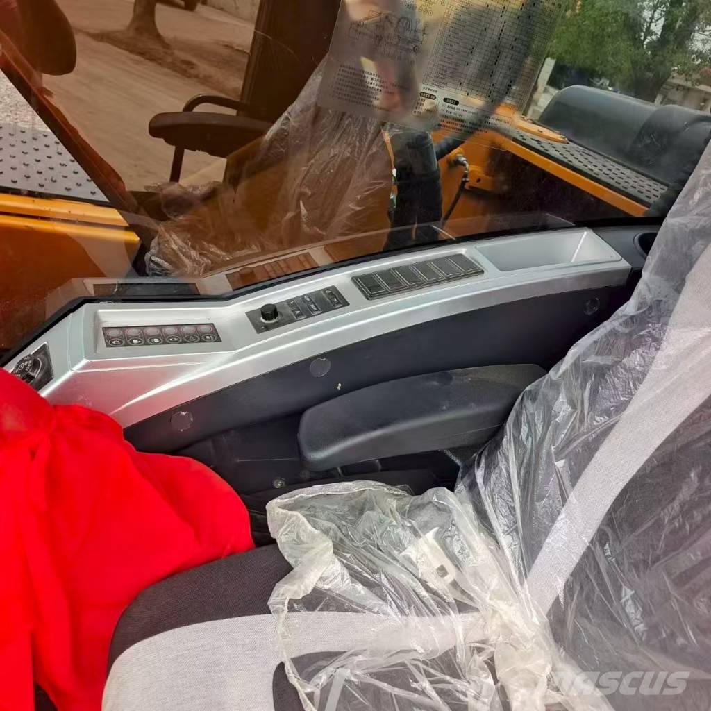 Hyundai 220LC-9S Kāpurķēžu ekskavatori