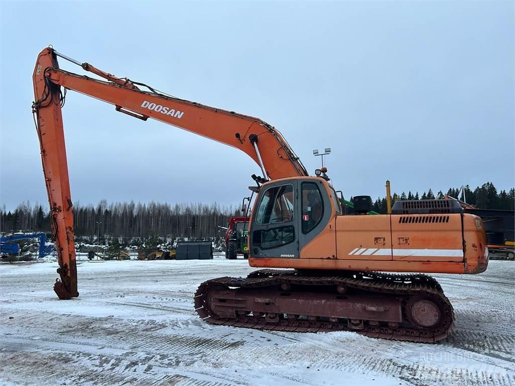 Doosan DX300LC Ekskavatori tālās sniedzamības darbiem