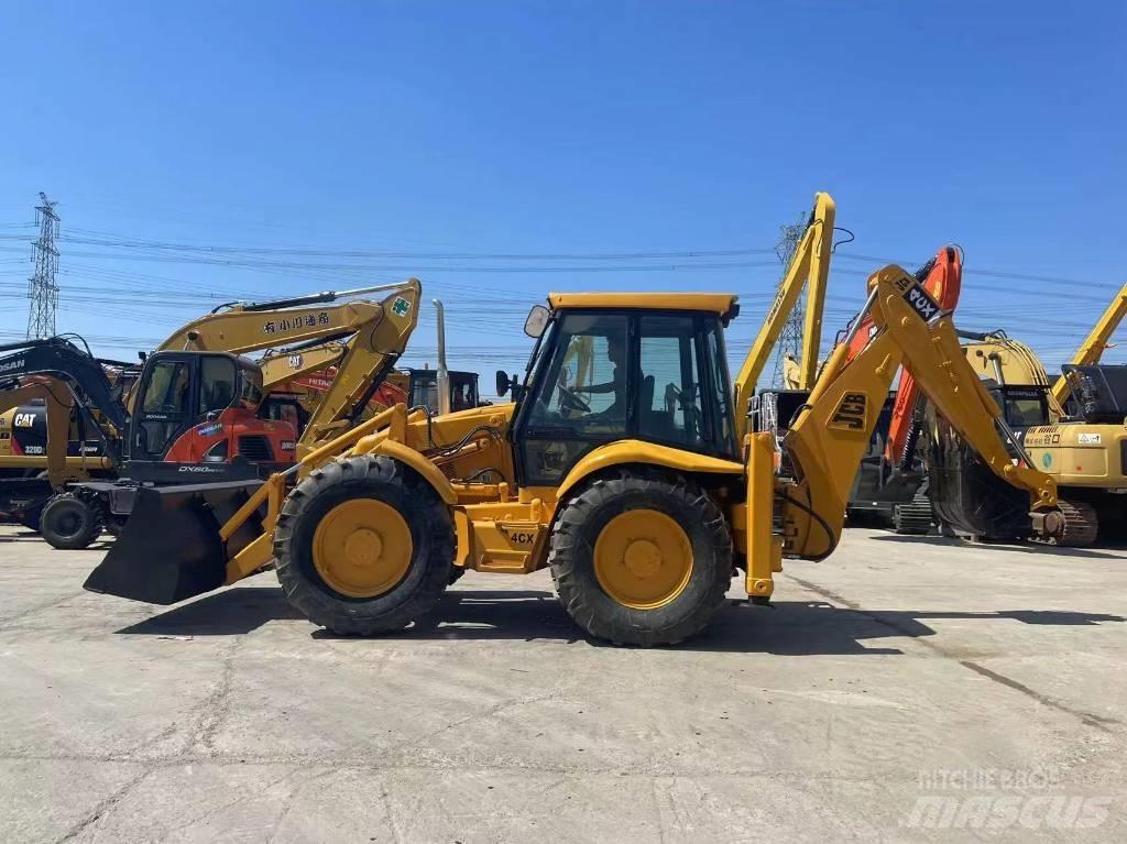 JCB 4 CX Ekskavatori-iekrāvēji