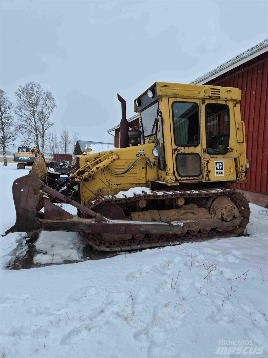 CAT D4E Kāpurķēžu buldozeri