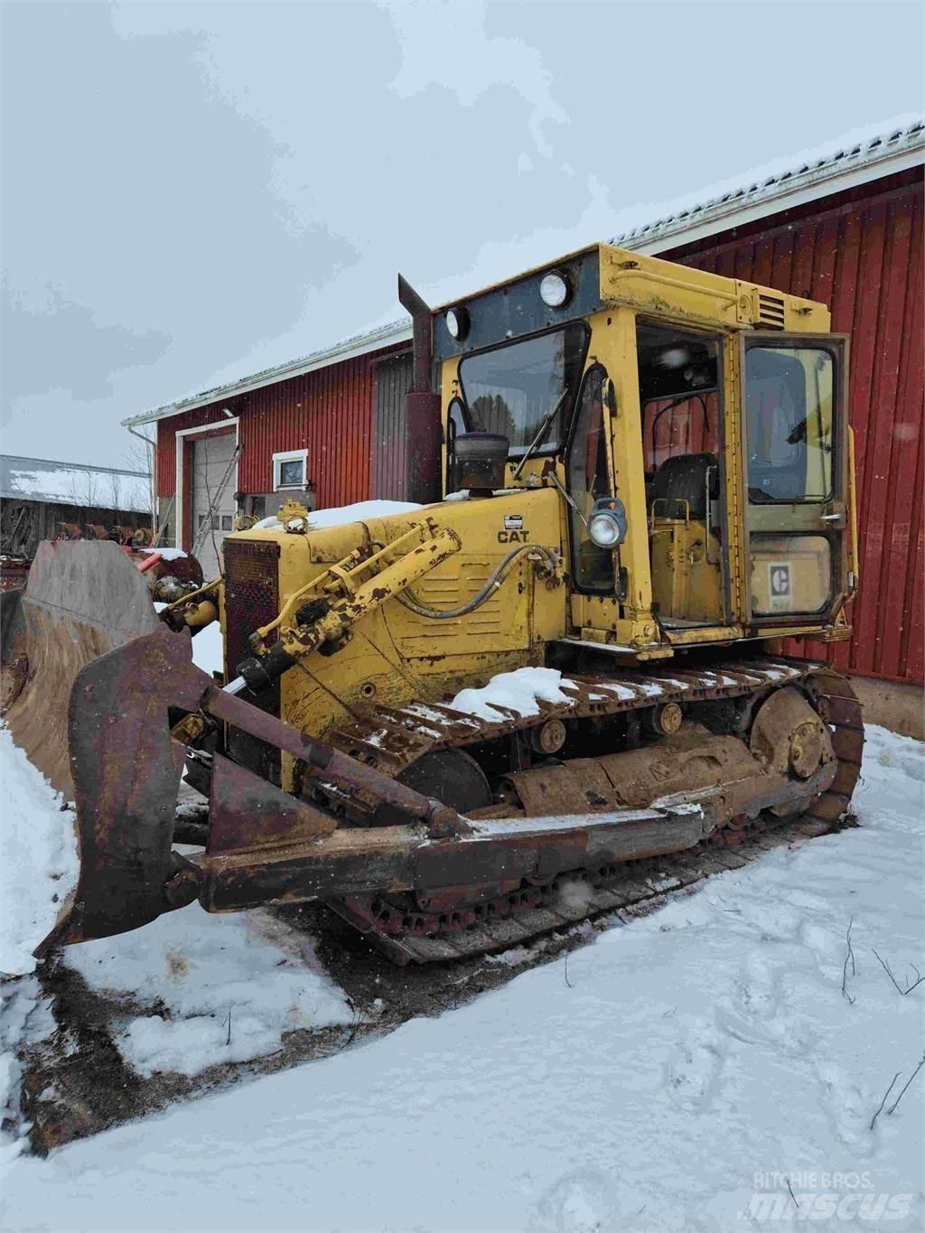 CAT D4E Kāpurķēžu buldozeri