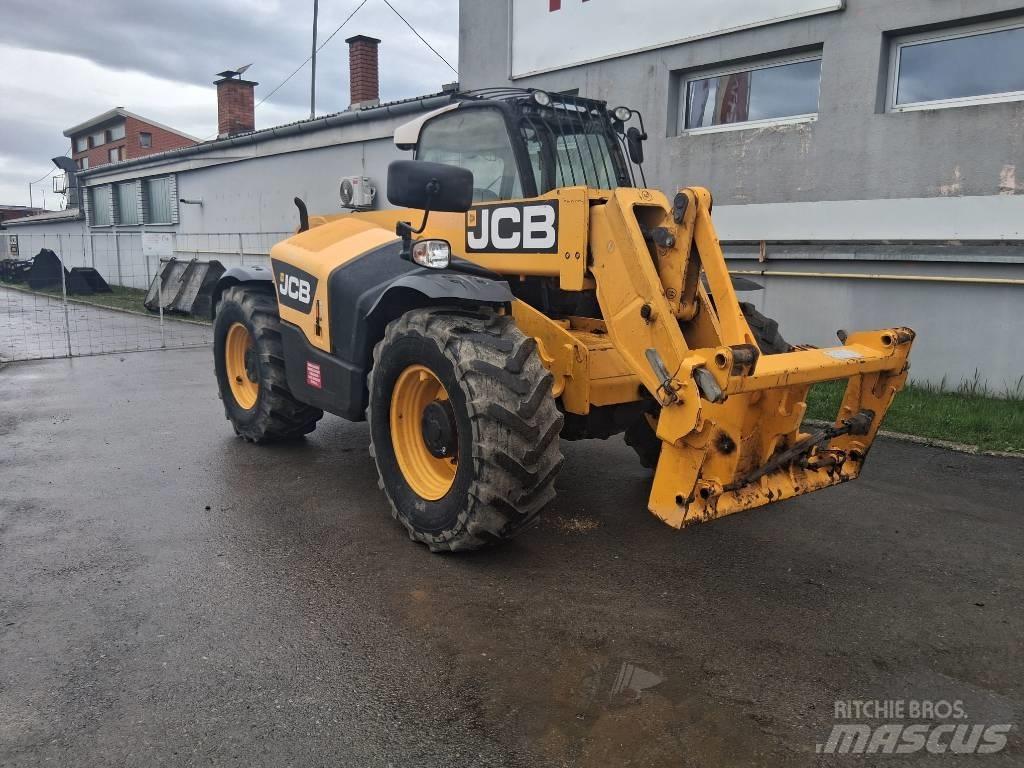 JCB 541-70 Agri Plus Lauksaimniecības pacēlāji