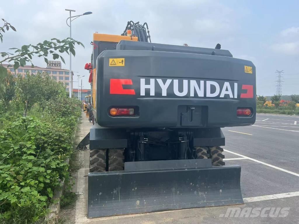 Hyundai 210WVS Ekskavatori uz riteņiem