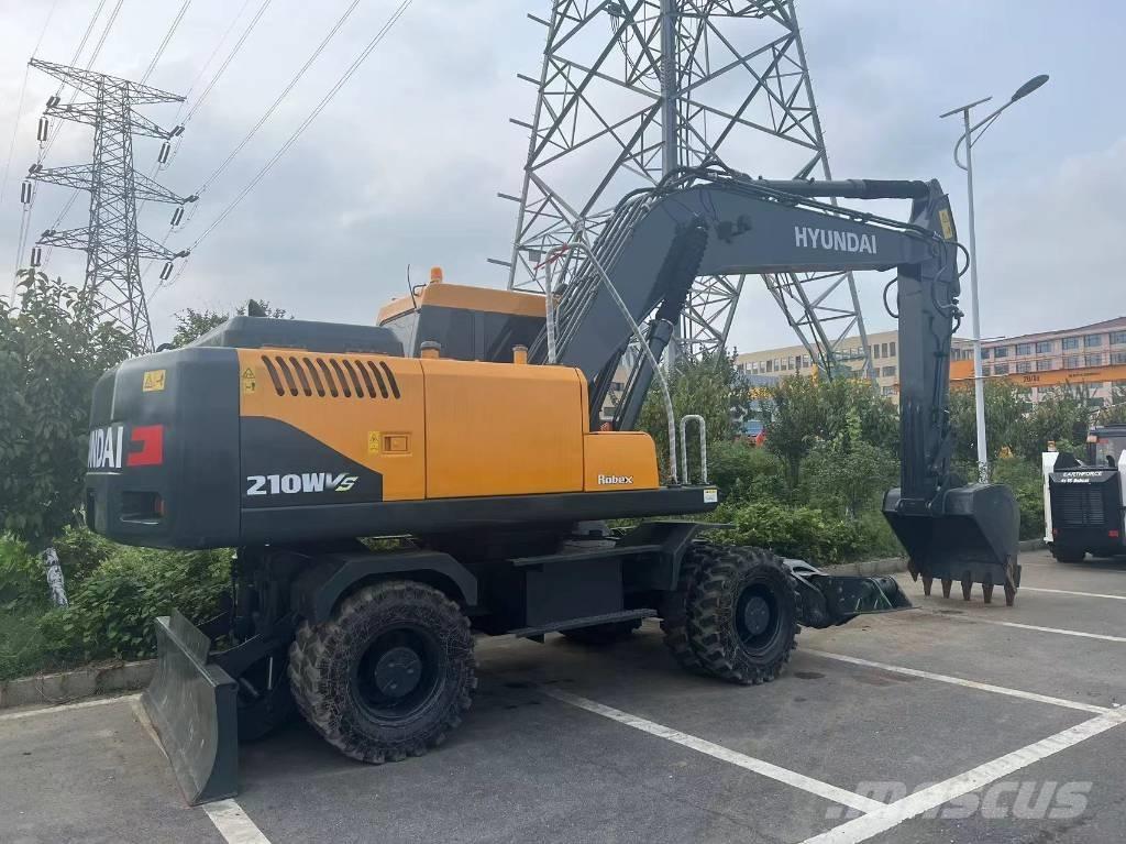 Hyundai 210WVS Ekskavatori uz riteņiem