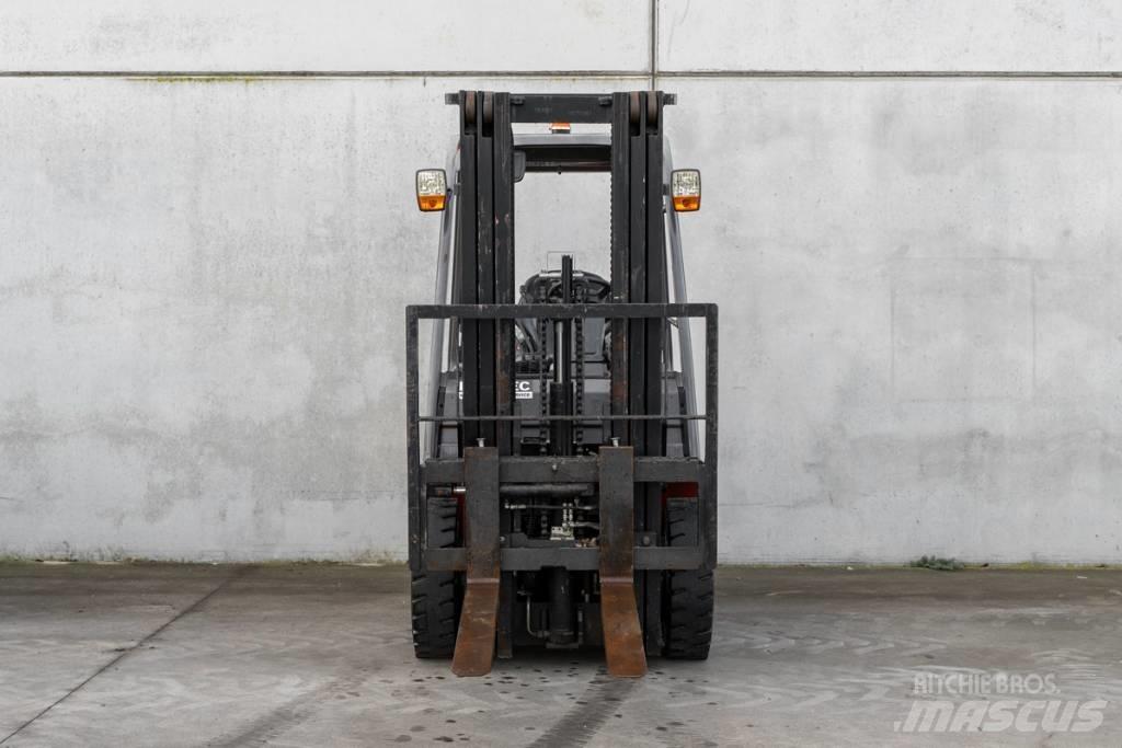 Manitou MI 25 D Tehnika ar dīzeļa dzinēju