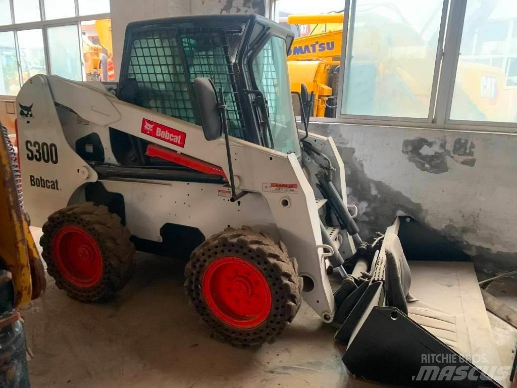 Bobcat S 300 Lietoti riteņu kompaktiekrāvēji