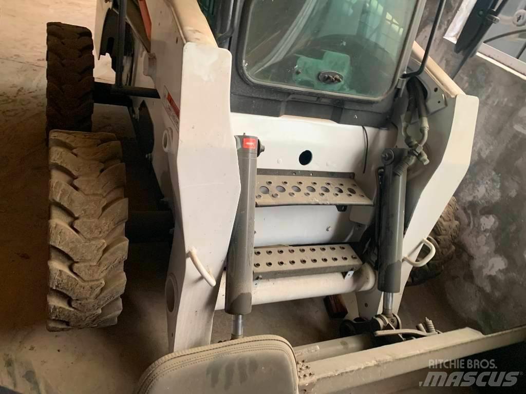 Bobcat S 300 Lietoti riteņu kompaktiekrāvēji