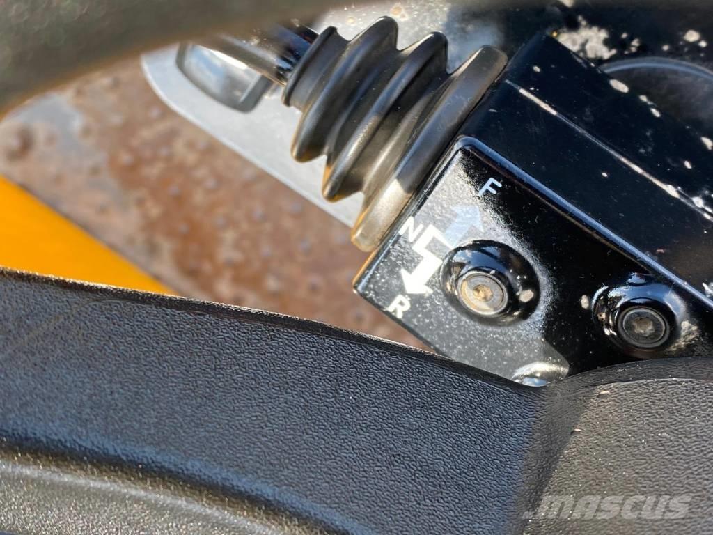 JCB 3 T-2 Mini pašizgāzēji