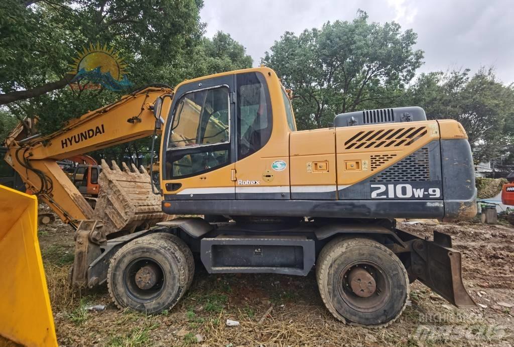 Hyundai R210W-9 Ekskavatori uz riteņiem