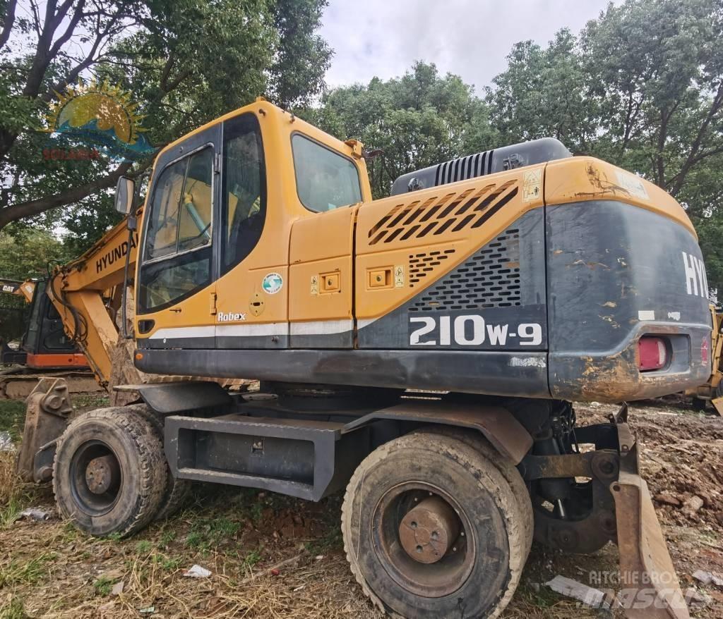 Hyundai R210W-9 Ekskavatori uz riteņiem