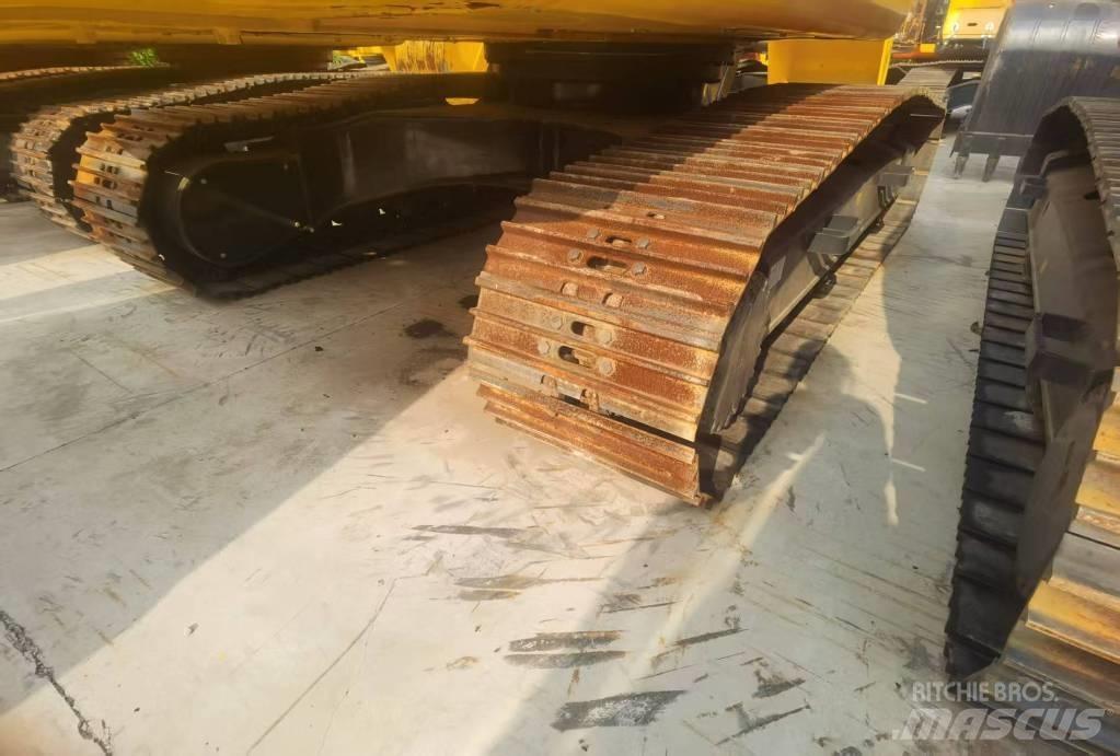 Komatsu PC 220 Kāpurķēžu ekskavatori