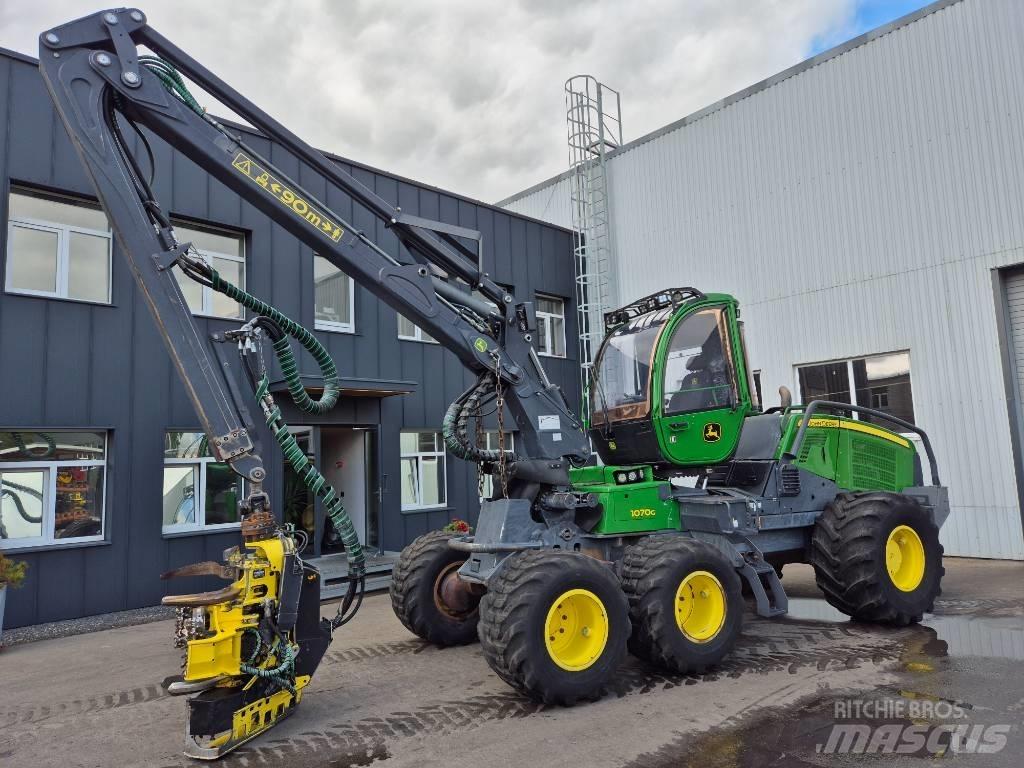 John Deere 1070 G Harvesteri