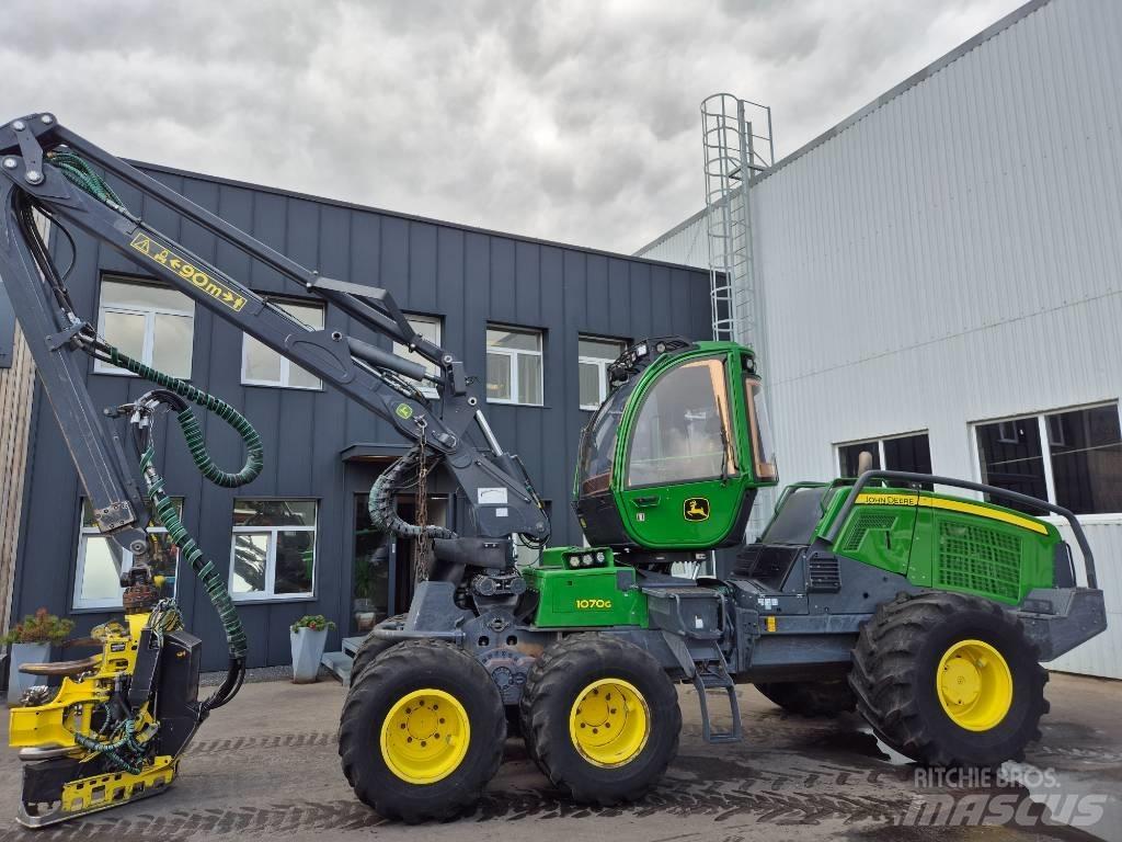 John Deere 1070 G Harvesteri