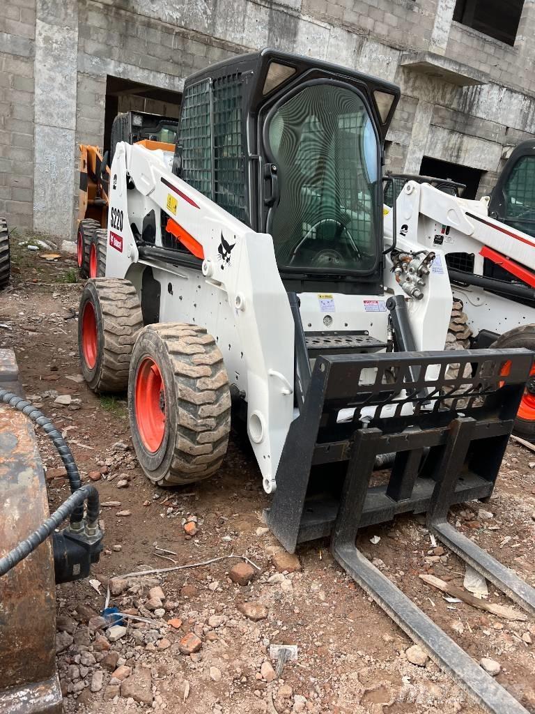 Bobcat S220 Lietoti riteņu kompaktiekrāvēji