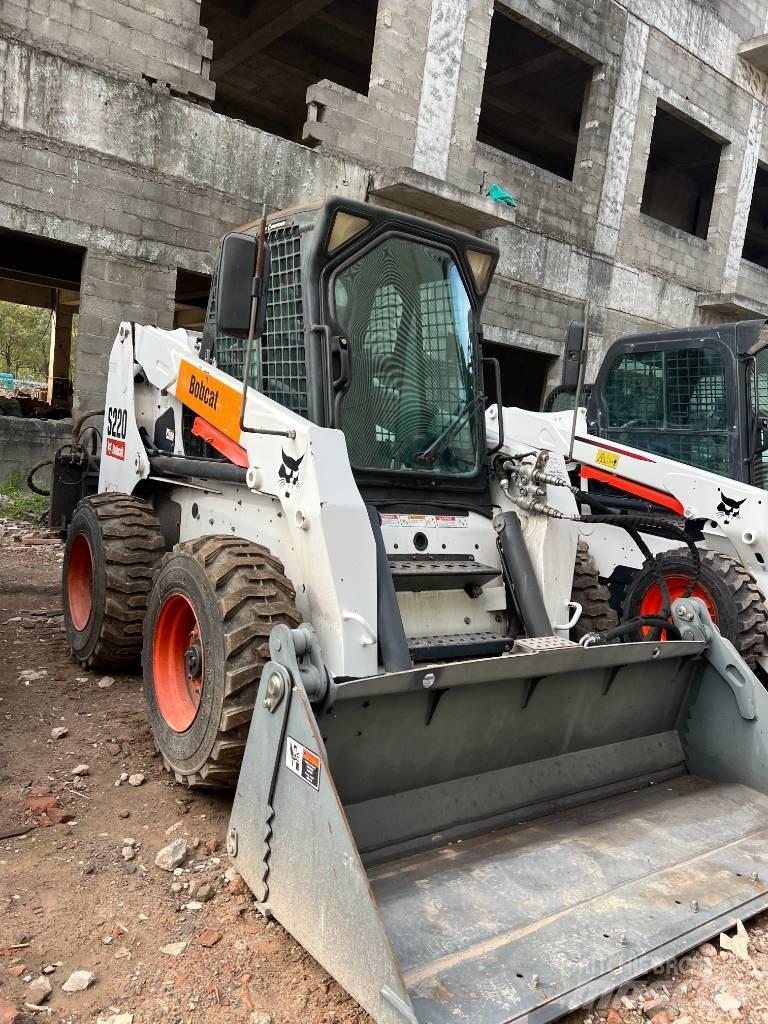 Bobcat S220 Lietoti riteņu kompaktiekrāvēji