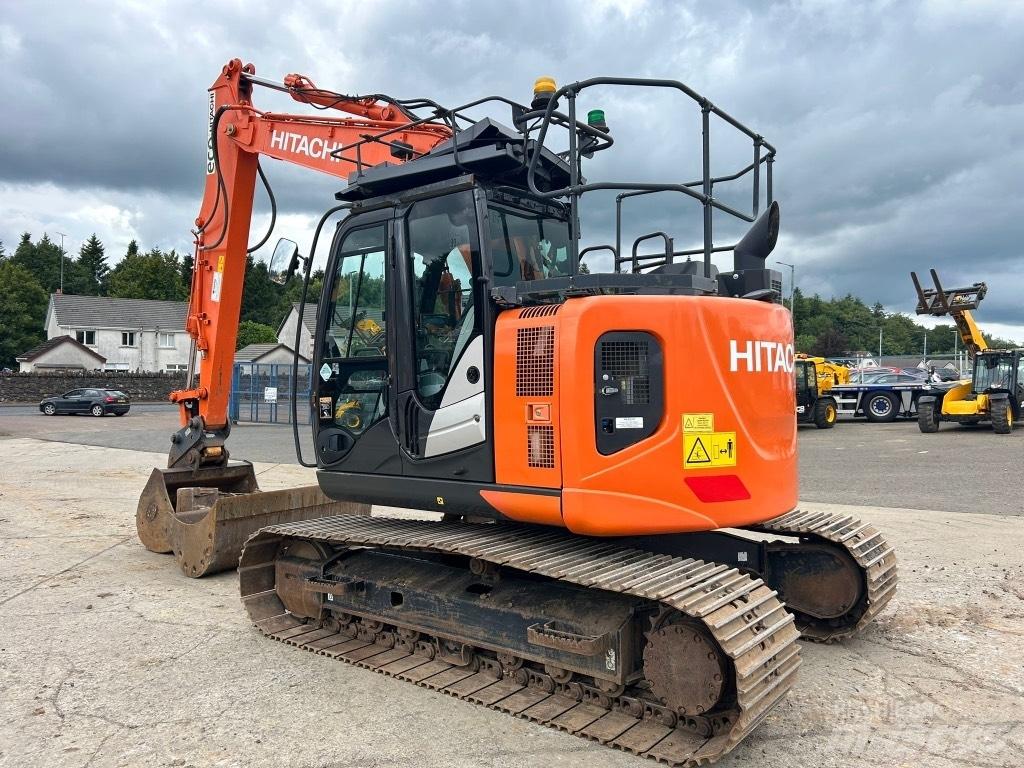 Hitachi ZX135 US-6 Kāpurķēžu ekskavatori