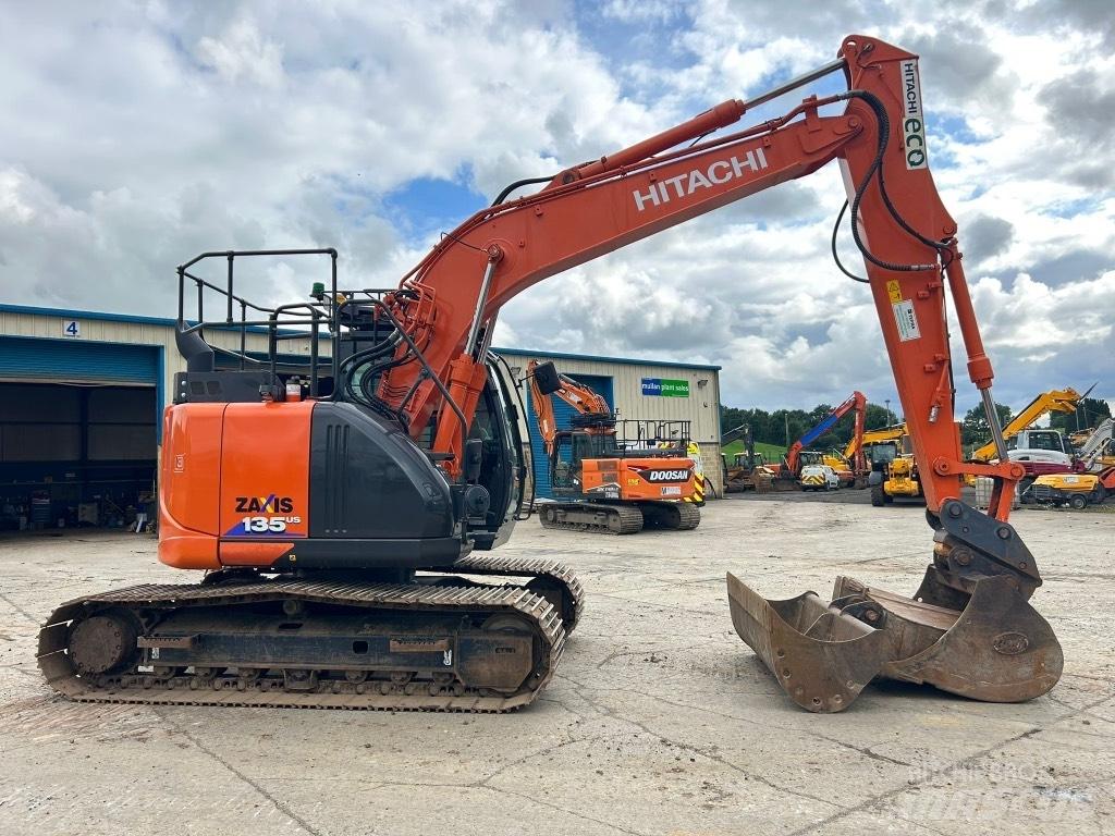 Hitachi ZX135 US-6 Kāpurķēžu ekskavatori