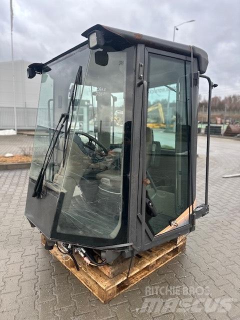 CASE 721 F USED CAB Kabīnes un interjers