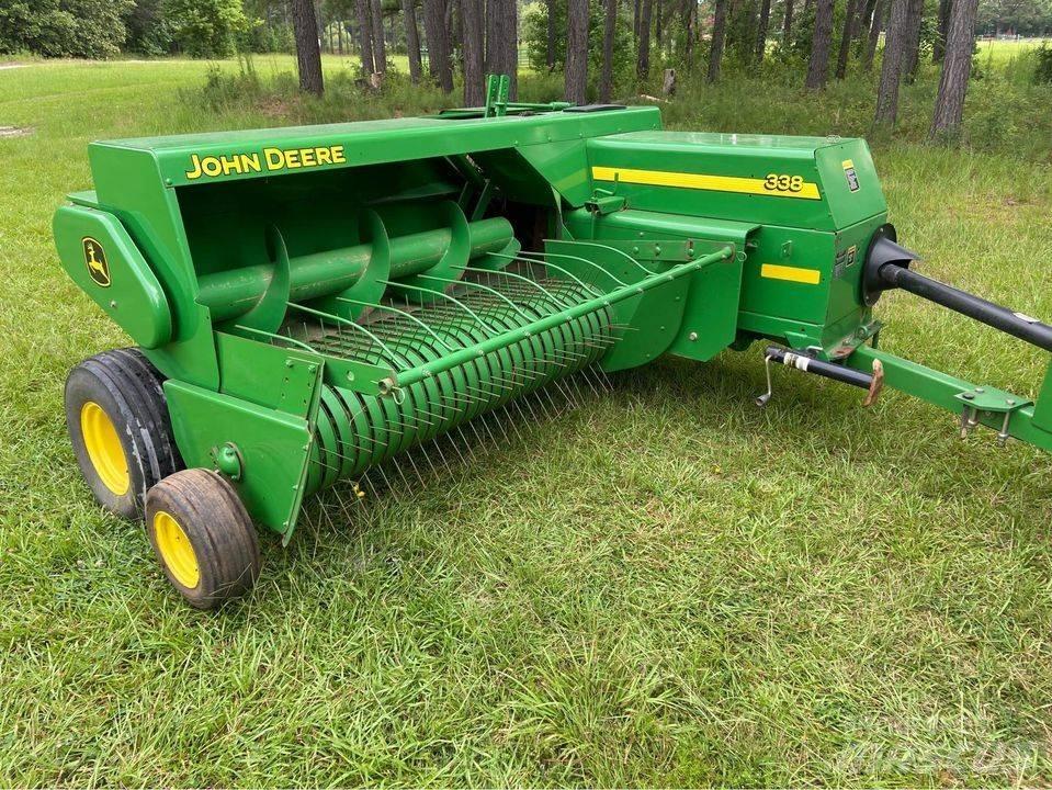 John Deere 338 Baler Ķīpu preses