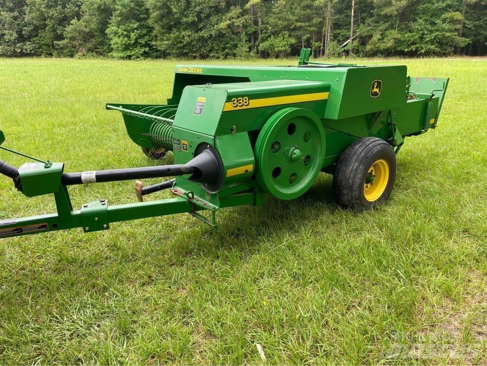 John Deere 338 Baler Ķīpu preses
