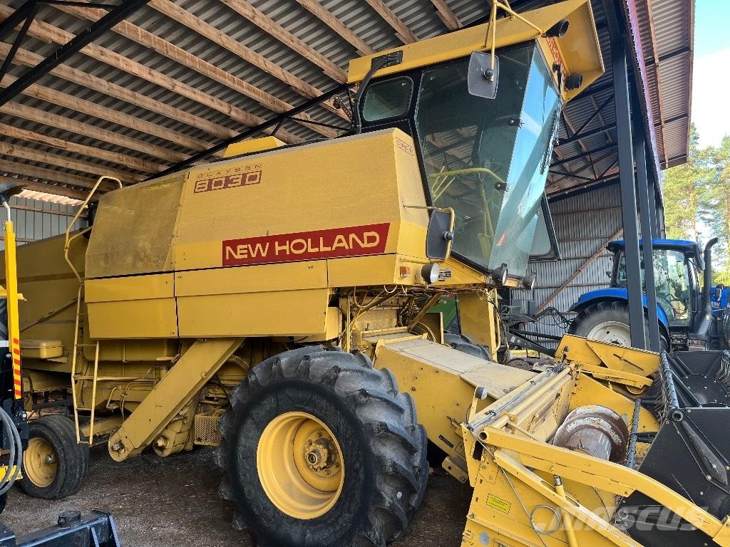 New Holland 8030 Ražas novākšanas kombaini