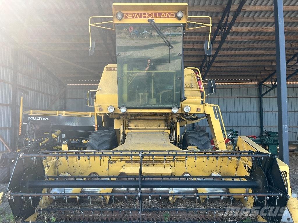 New Holland 8030 Ražas novākšanas kombaini