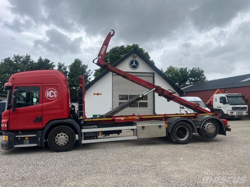 Scania P 320 Treileri ar āķi