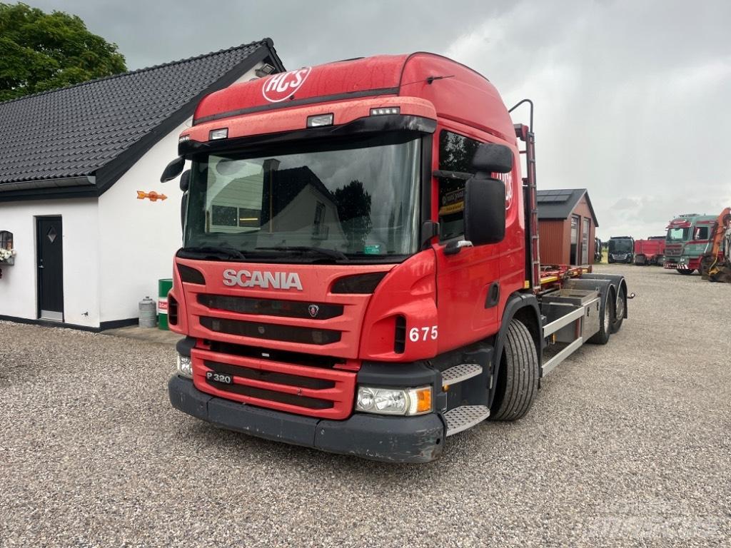 Scania P 320 Treileri ar āķi